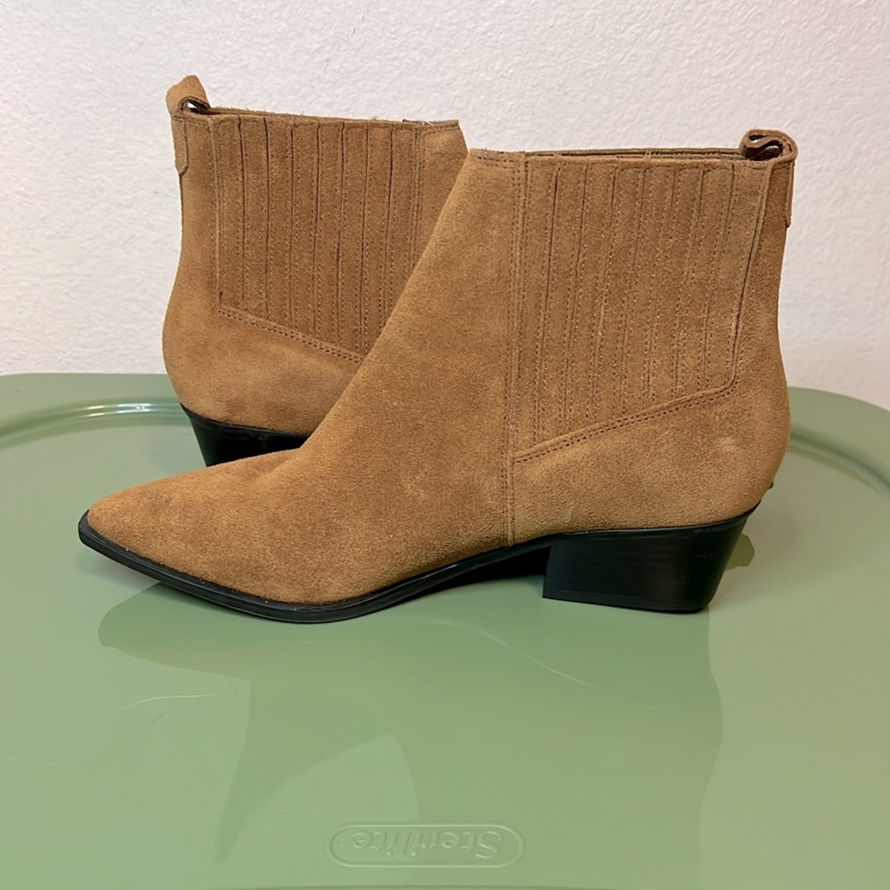 Marc Jacobs new Women's Tan suede Yarita Ankle Boots.  Size 7 - Picture 4 of 6